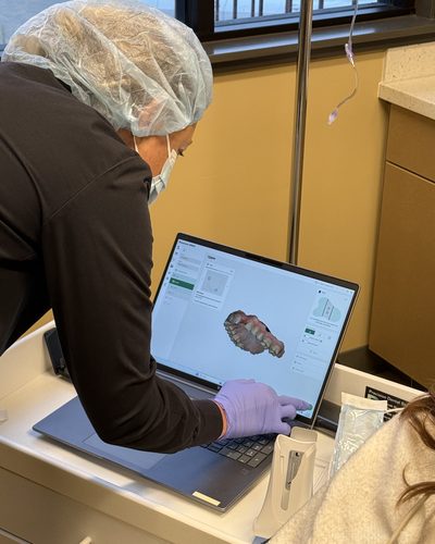 Digital implant treatment planning on screen during an All-on-4 consultation